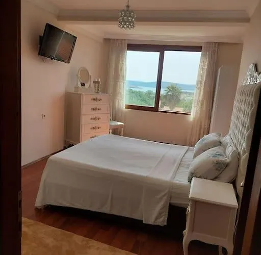 度假居 Sifne Yali'da 4 9kisi Yatak Kapasite Manzarali Çeşme