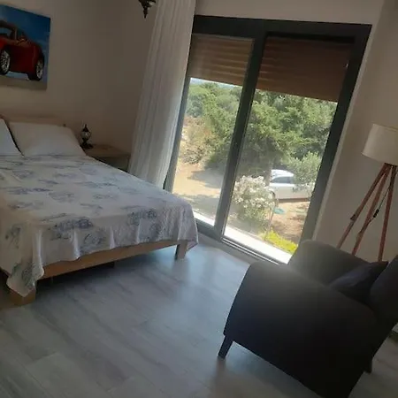 Tatil Evi şifne Yalı'da 4 9kisi Yatak Kapasite Manzaralı Çeşme
