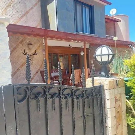 şifne Yalı'da 4 9kisi Yatak Kapasite Manzaralı Tatil Evi *
